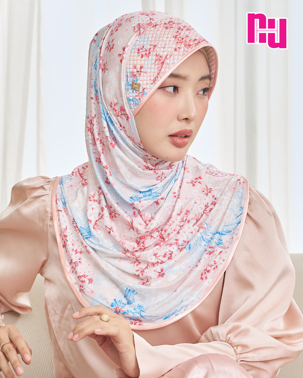 NUH HARU ผ้าคลุมสวมสำเร็จ – ทรงฟองน้ำตาราง (ผ้าลายกลิตเตอร์ แววๆ)