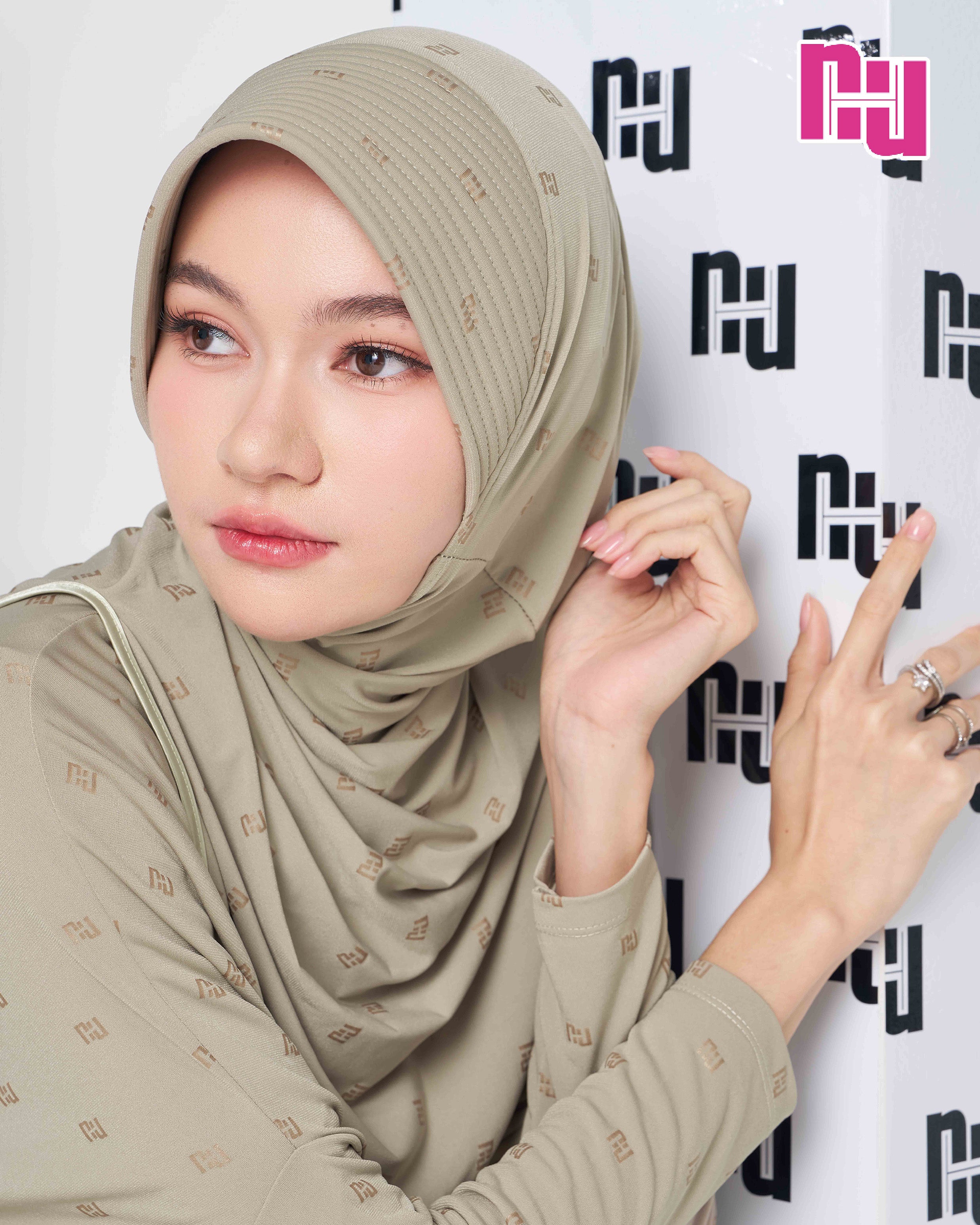 NUH BLACK Ready-to-wear hijab – Regular foam padding