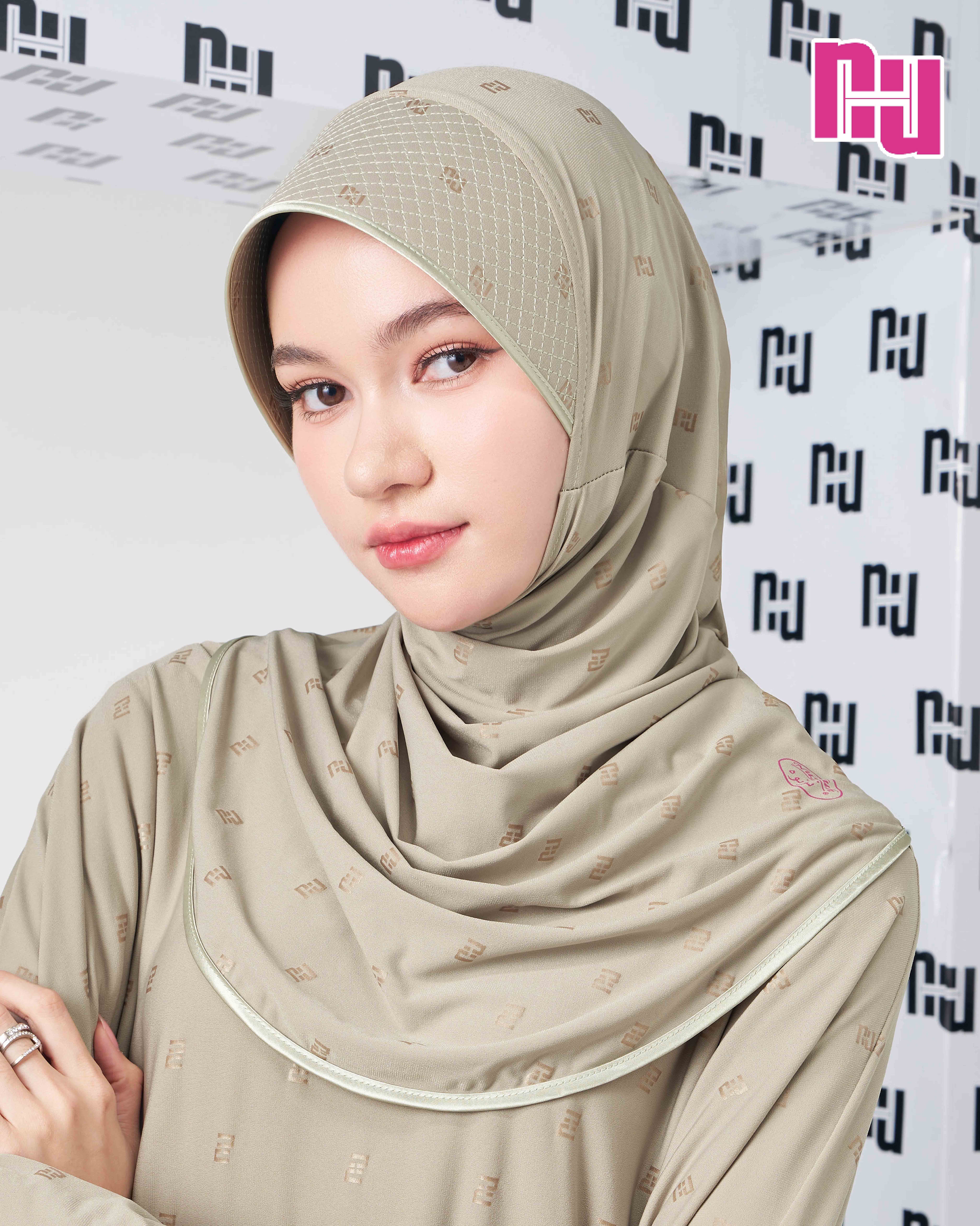 NUH BLACK Ready-to-wear hijab – Stiff, stretchy grid pattern.