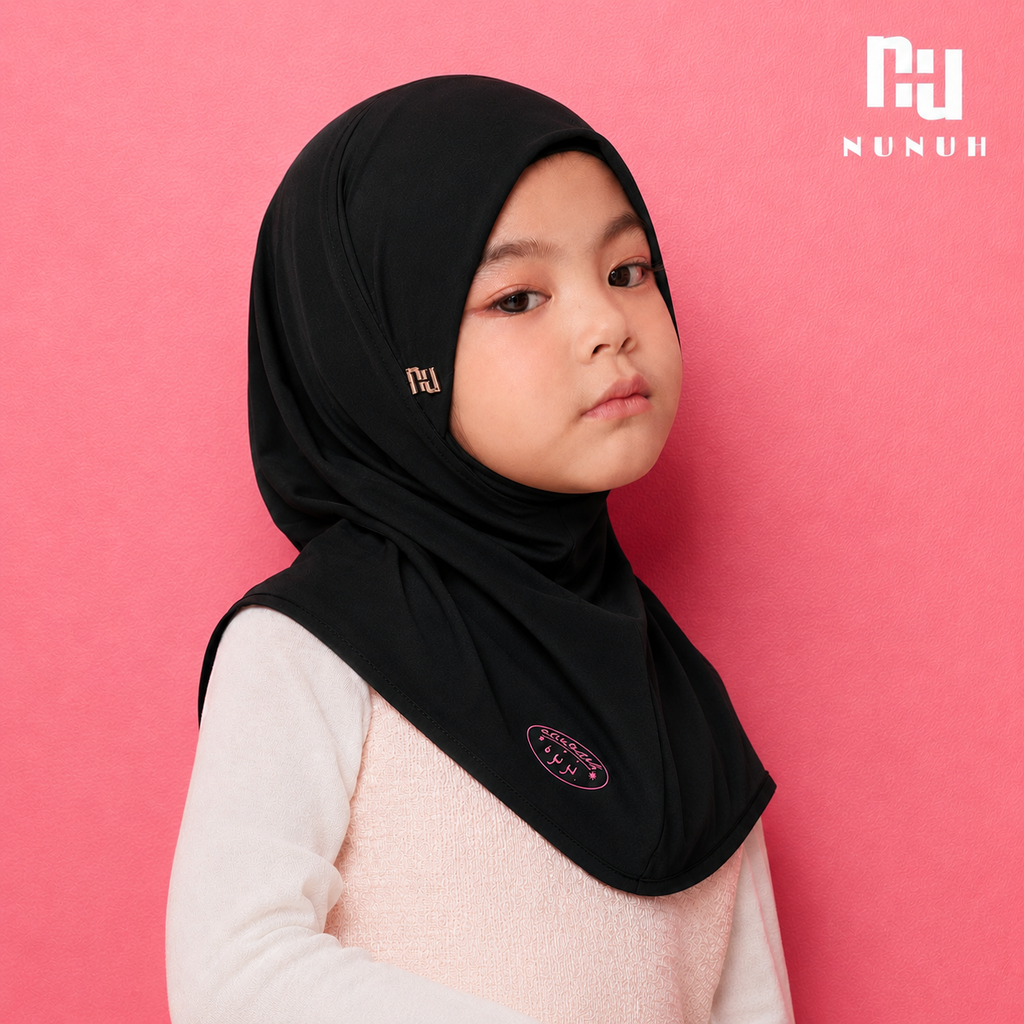NUH HATI CLASSIC (BLACK) - ผ้าคลุมสวมสำเร็จคลาสสิคสีดำ (แพทเทิร์นฮาตีสำหรับเด็ก)