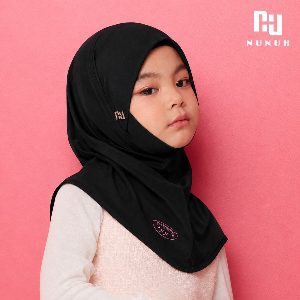 NUH HATI CLASSIC (BLACK) - ผ้าคลุมสวมสำเร็จคลาสสิคสีดำ (แพทเทิร์นฮาตีสำหรับเด็ก)