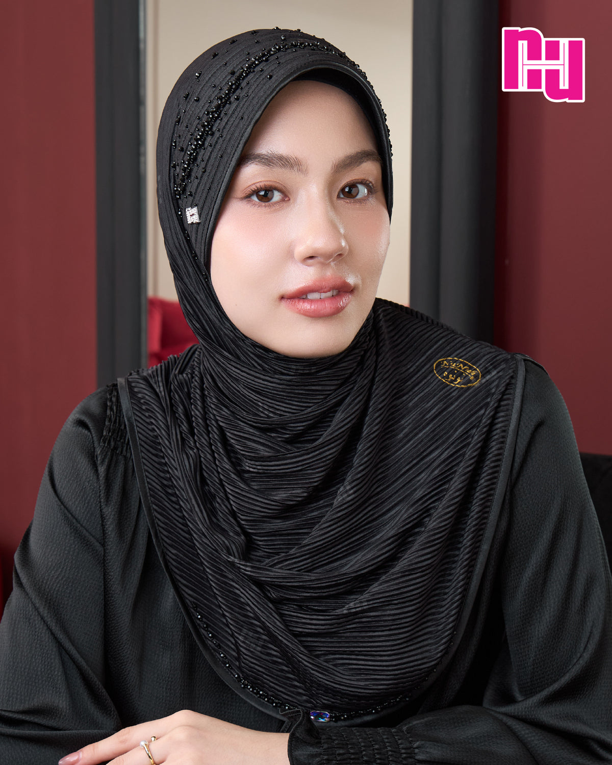 NUH LOVE CHAIN FOILED PLEATED OMBRE - Ready-to-wear hijab with crystal pearl embellishments, straight sponge visor