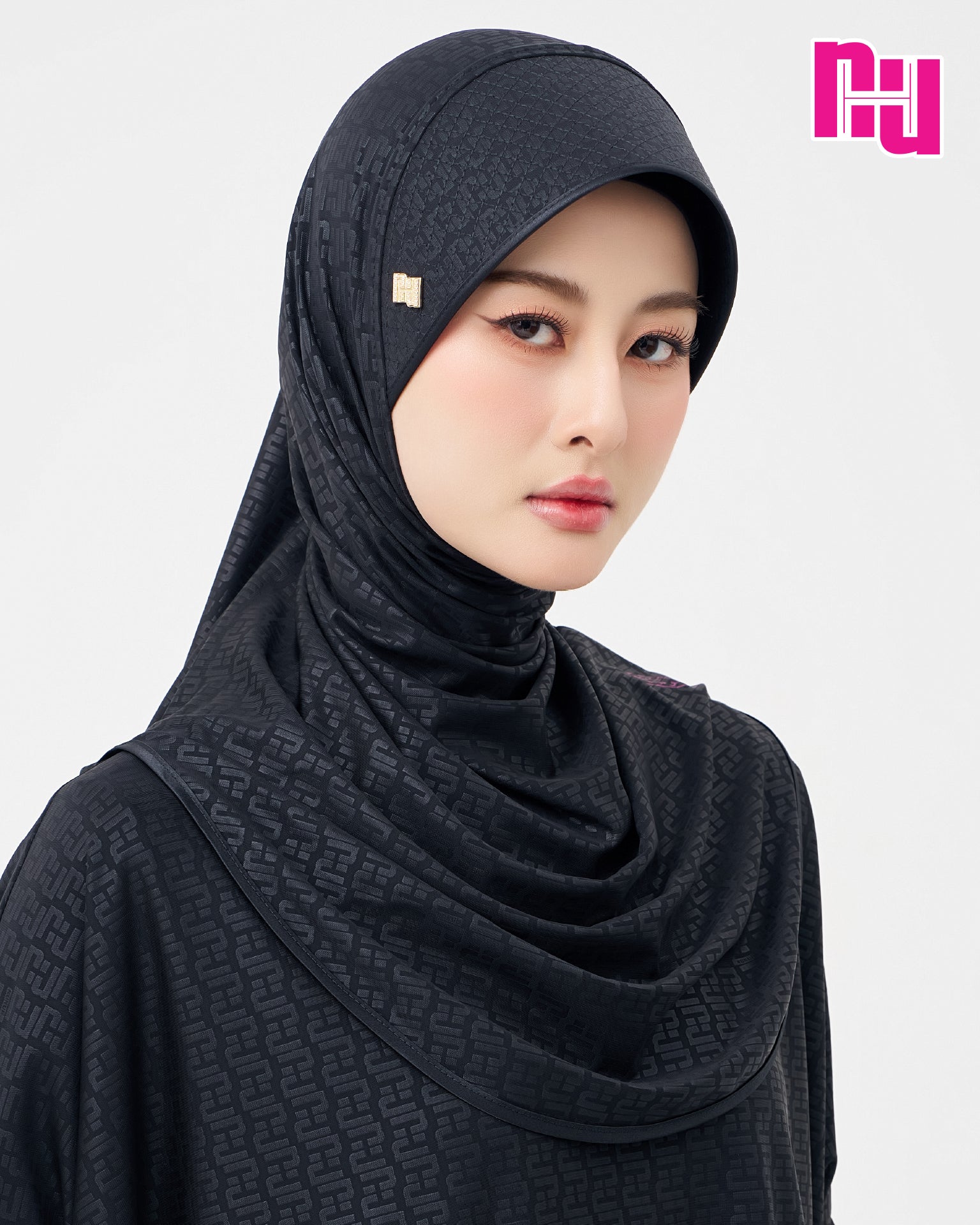 NUH MONOGRAM ผ้าคลุมสวมสำเร็จ  – ทรงหัวแข็งยืด