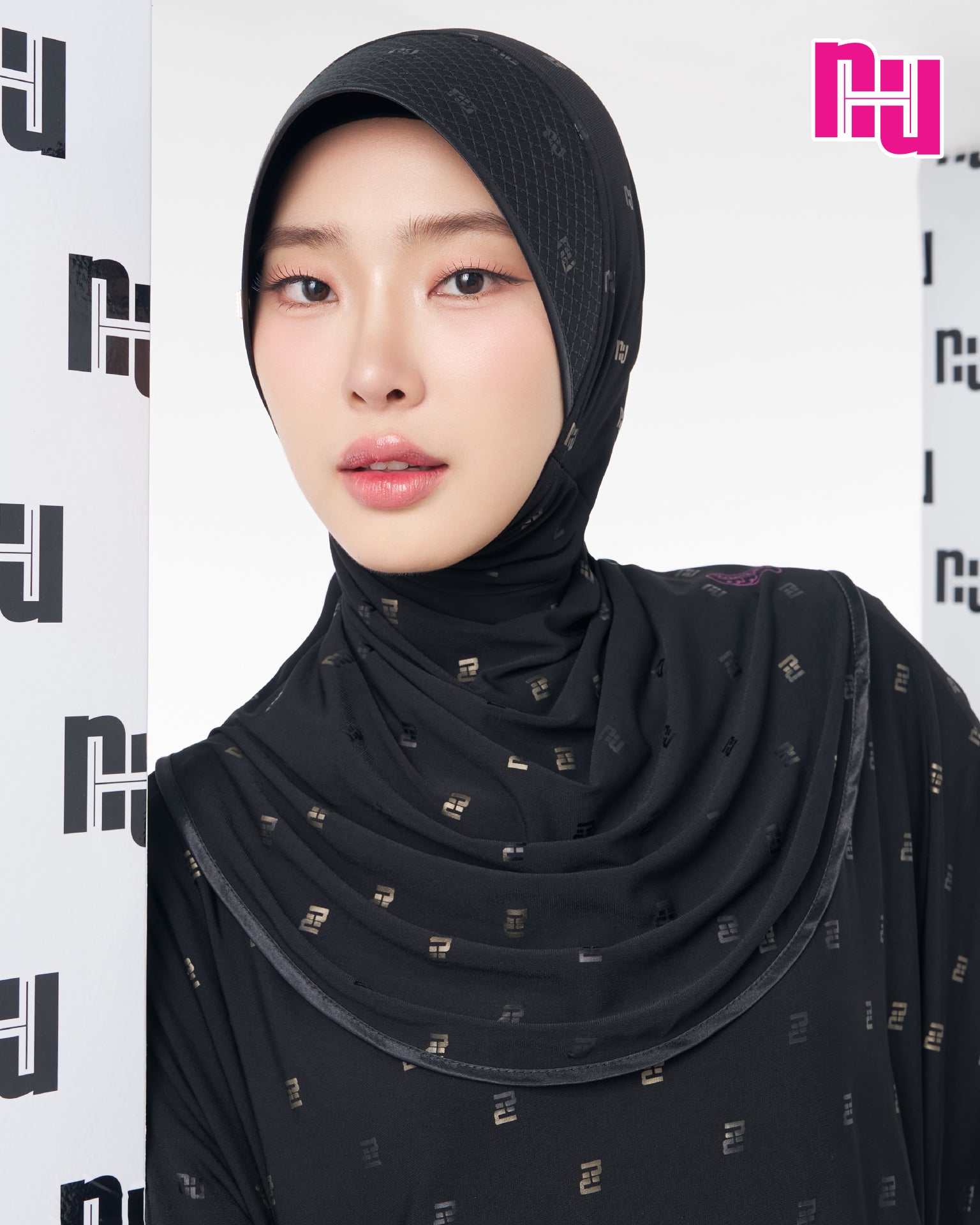NUH BLACK Ready-to-wear hijab – Stiff, stretchy grid pattern.