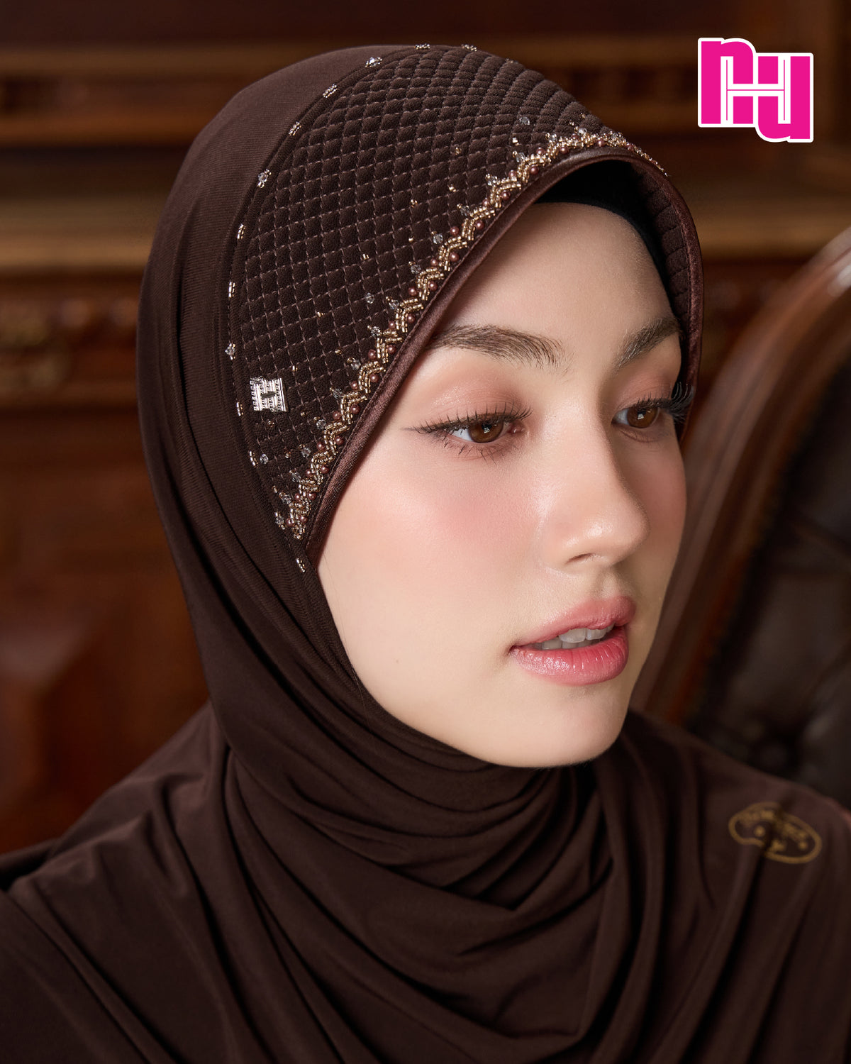 NUH CALLA CRYSTAL - ผ้าคลุมสวมสำเร็จประดับมุกคริสตัล