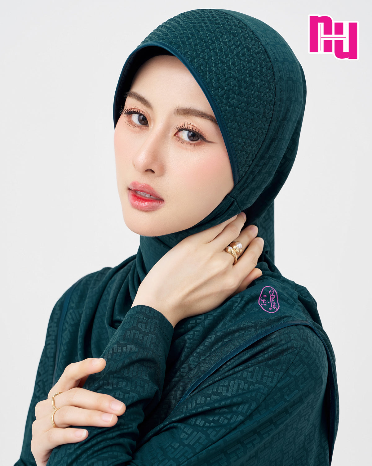 NUH MONOGRAM ผ้าคลุมสวมสำเร็จ – ทรงฟองน้ำตาราง