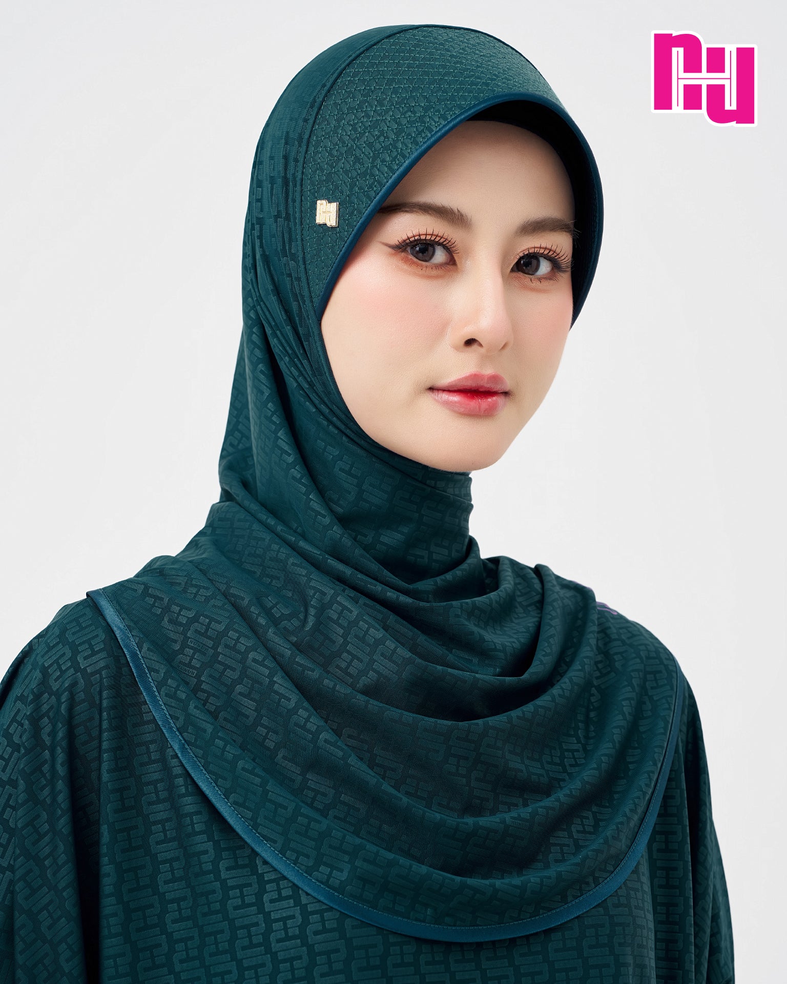 NUH MONOGRAM ผ้าคลุมสวมสำเร็จ  – ทรงหัวแข็งยืด