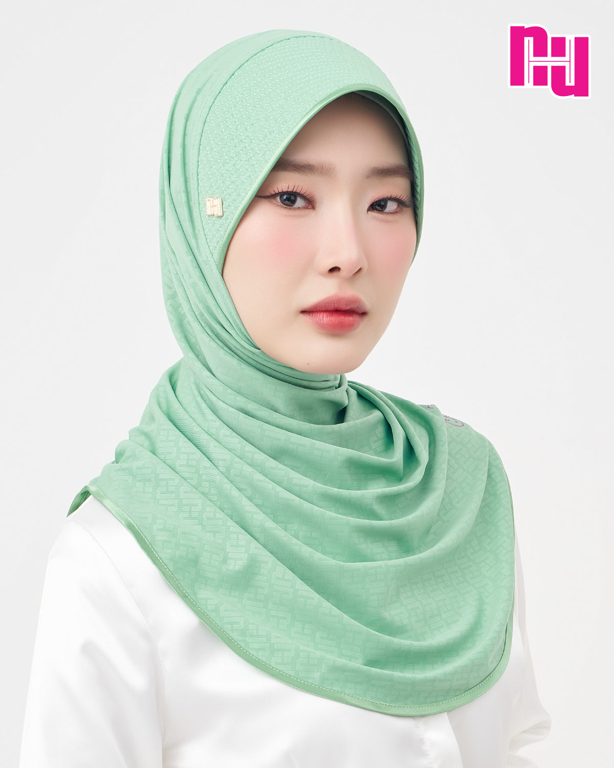 NUH MONOGRAM ผ้าคลุมสวมสำเร็จ – ทรงฟองน้ำตาราง