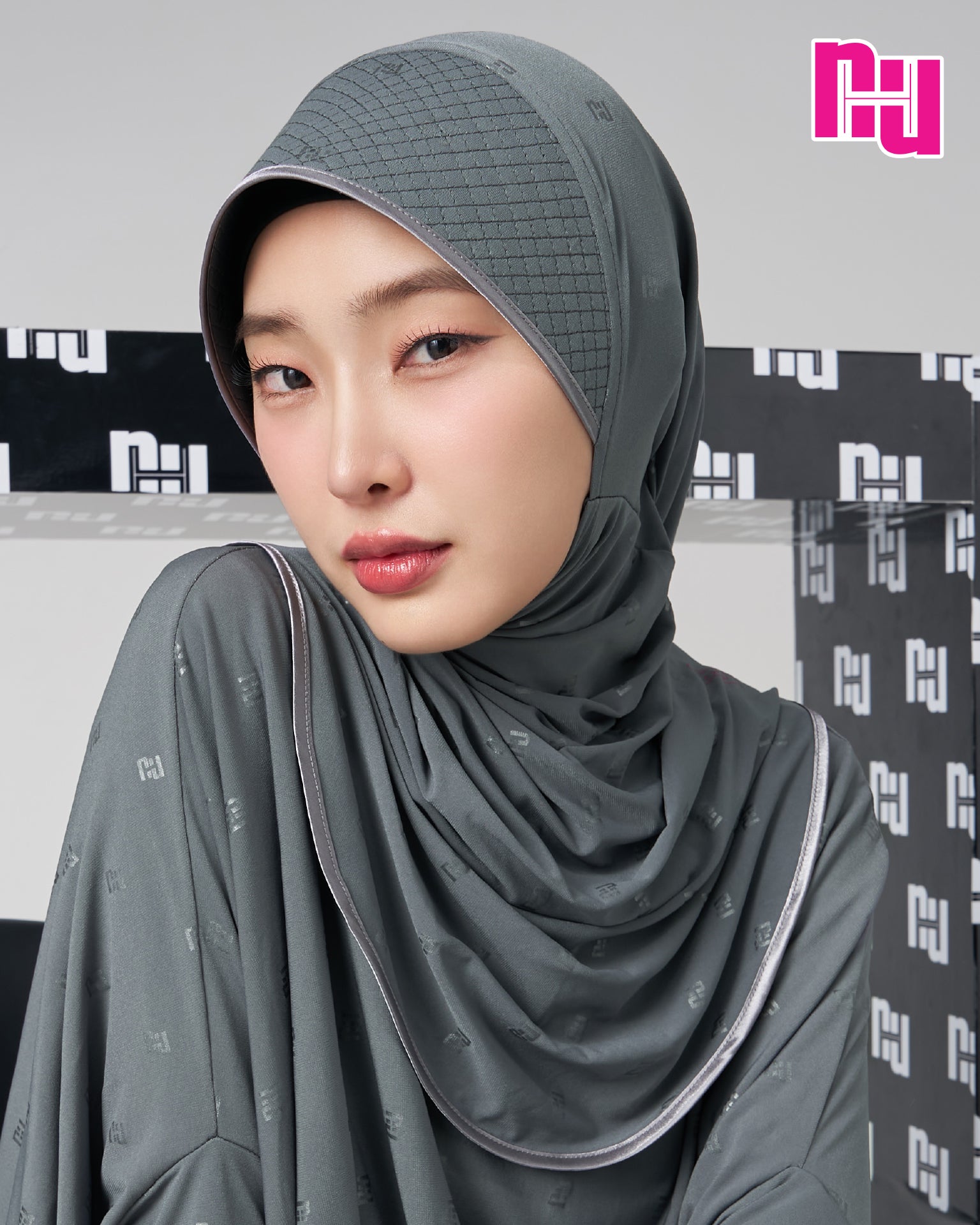 NUH BLACK Ready-to-wear hijab – Stiff, stretchy grid pattern.