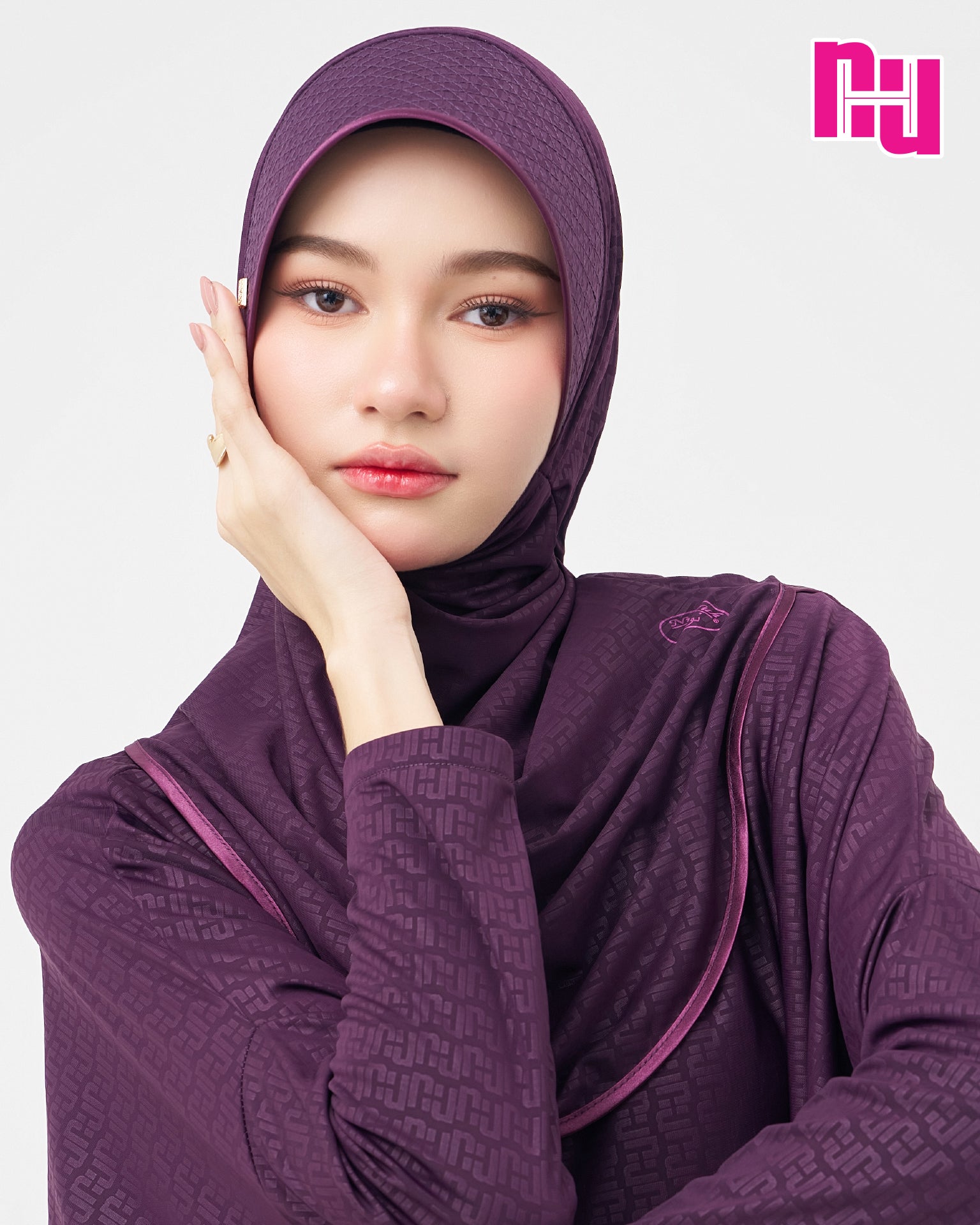 NUH MONOGRAM ผ้าคลุมสวมสำเร็จ  – ทรงหัวแข็งยืด