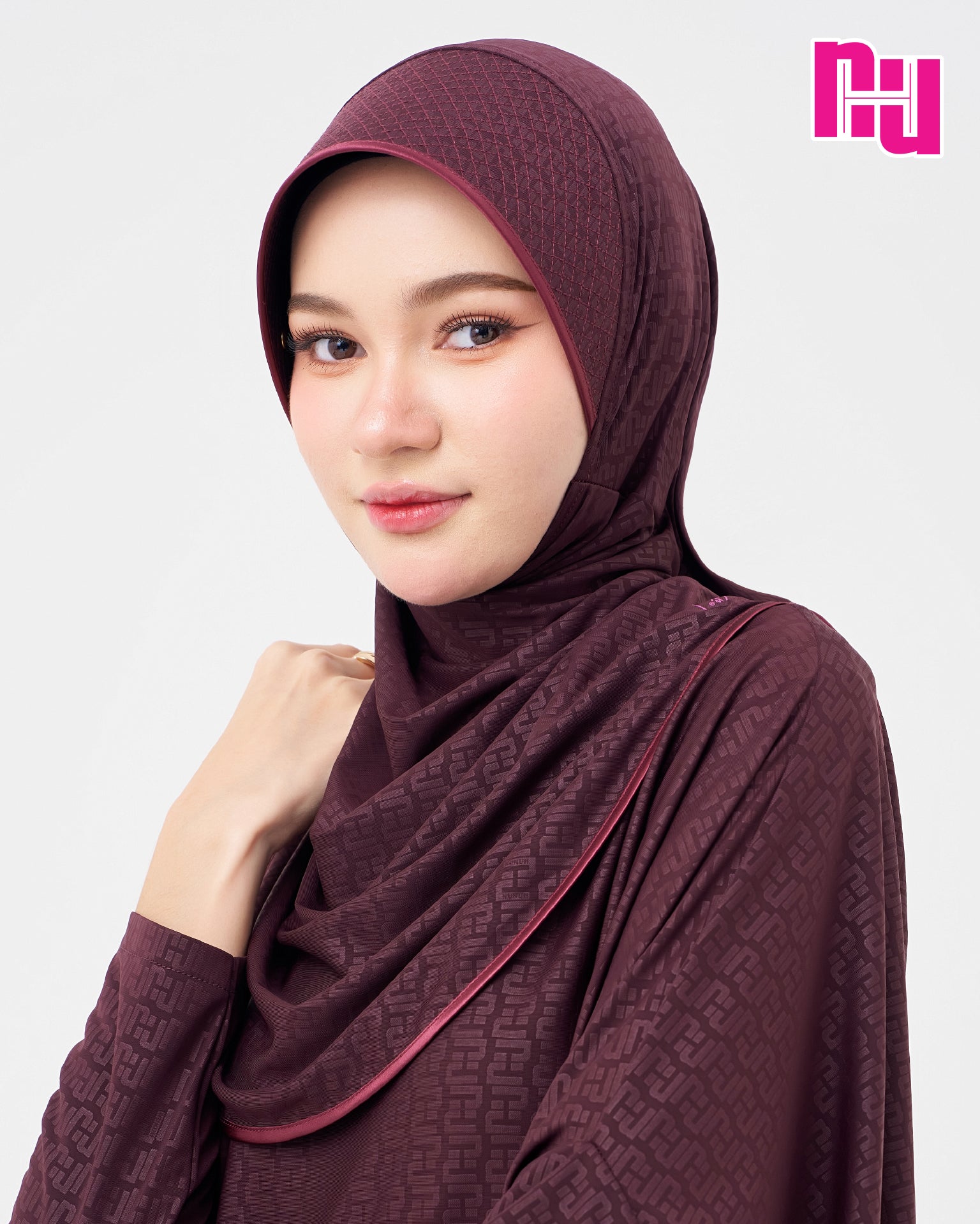 NUH MONOGRAM ผ้าคลุมสวมสำเร็จ  – ทรงหัวแข็งยืด