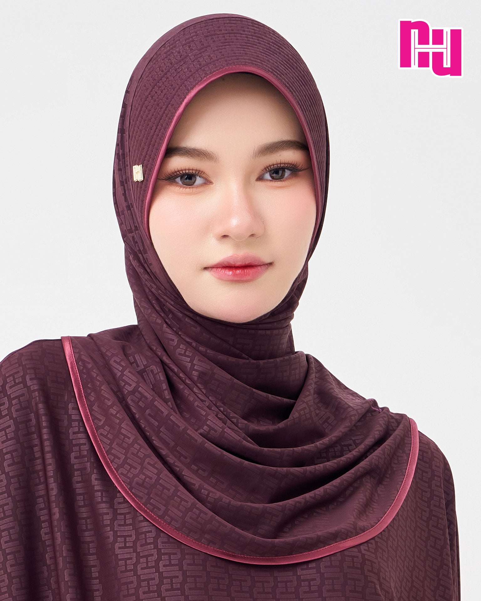 NUH MONOGRAM ผ้าคลุมสวมสำเร็จ – ทรงฟองน้ำตรง